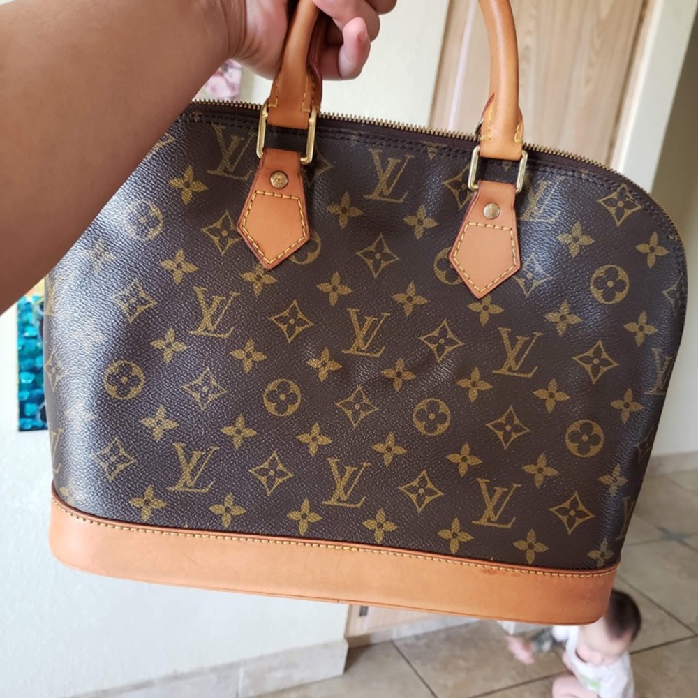 Authentic Louis Vuitton monogram Alma pm